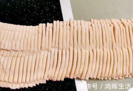 一日三餐|做手擀面，和面时多加这2样，面条劲道爽滑更营养，久煮不断