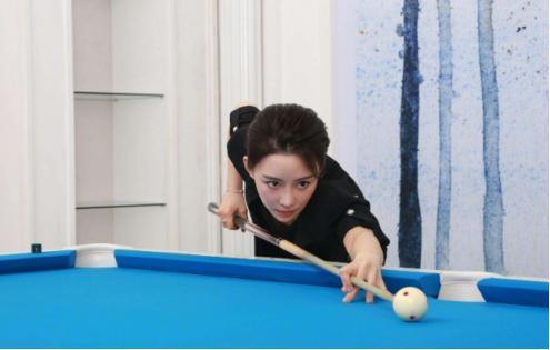 潘晓婷|潘晓婷身材有多好?当看到她跳舞的那一刻,感觉恋爱了