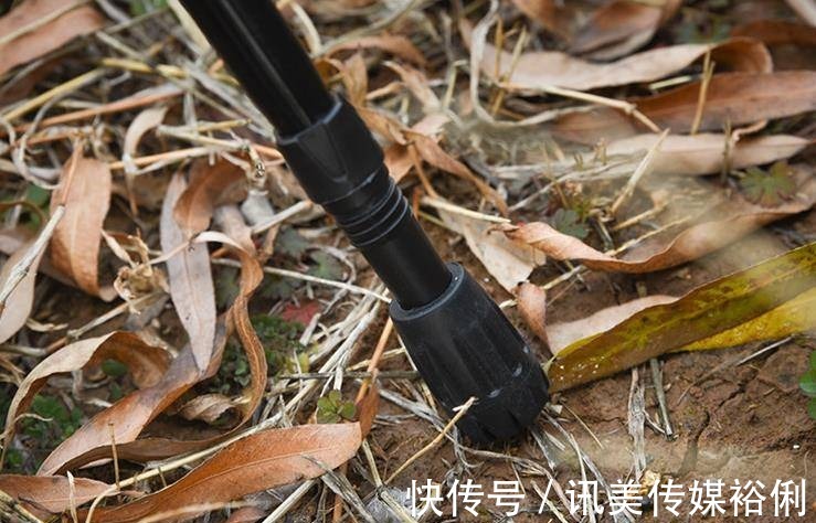 手柄|徒步登山杖使用时，必须要搭配脚套吗？