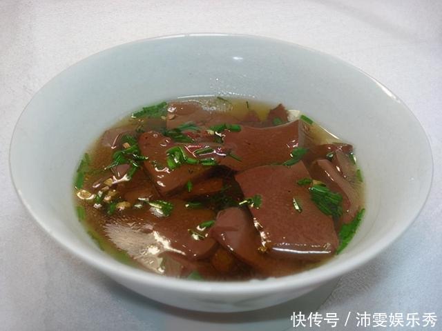 菜市场的猪血都来自哪里？记住3要点，才能挑到安全放心的猪血