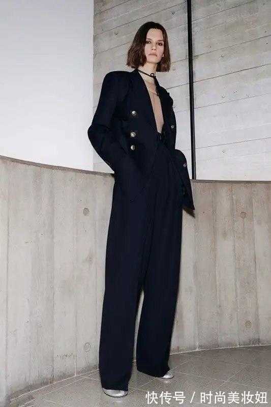 小姐姐|张钧甯这回造型太成功,穿深V连体裤又飒又美,连女生看了都心动