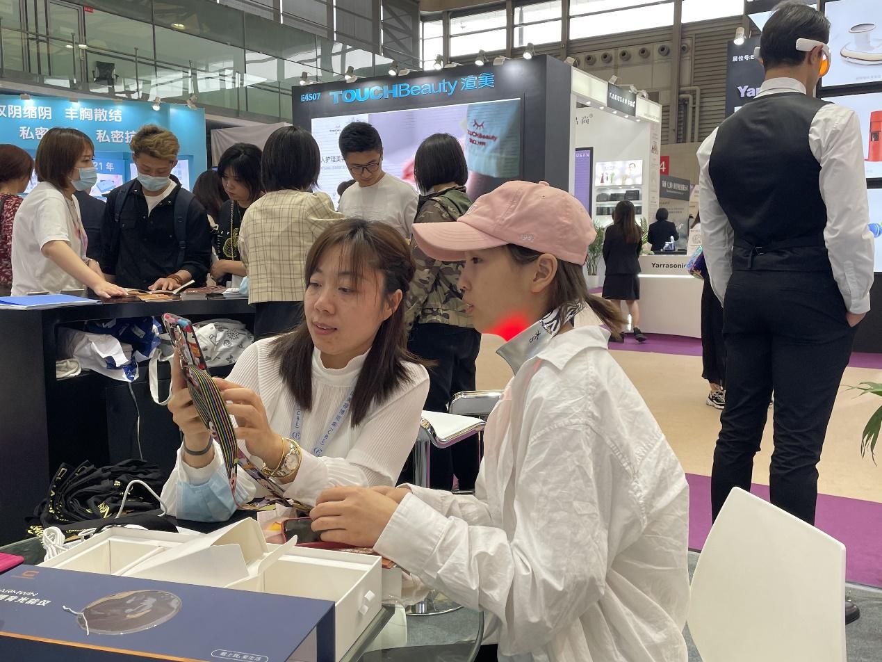 po光|直击上海美博会，创盈光疗PO光智能穿戴“黑科技”实力圈粉