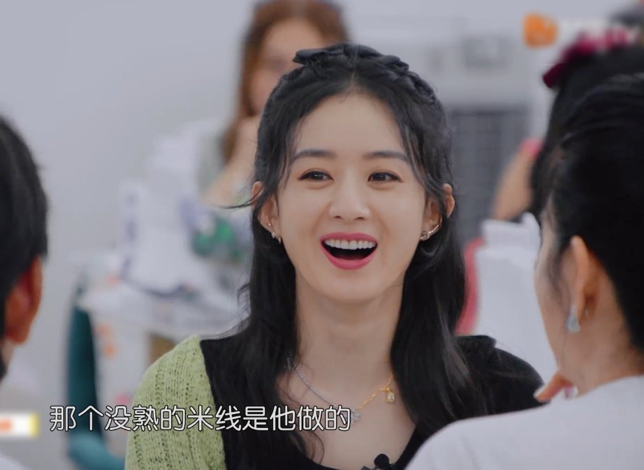 下期《中餐廳》未播先火，趙麗穎化身“趙小刀”，懟得黃曉明無(wú)言