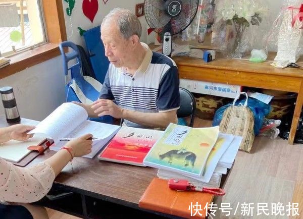 老人|金山区石化街道的这群老人为何笔耕不辍