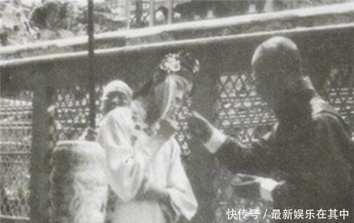 婉容|婉容一年抽多少根烟?内务府记录了她抽烟数量,专家:难怪短寿