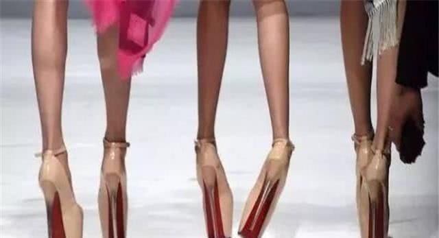 高跟鞋 人们只见到女性高跟鞋的漂亮,却看不见他们以便高跟鞋有多拼