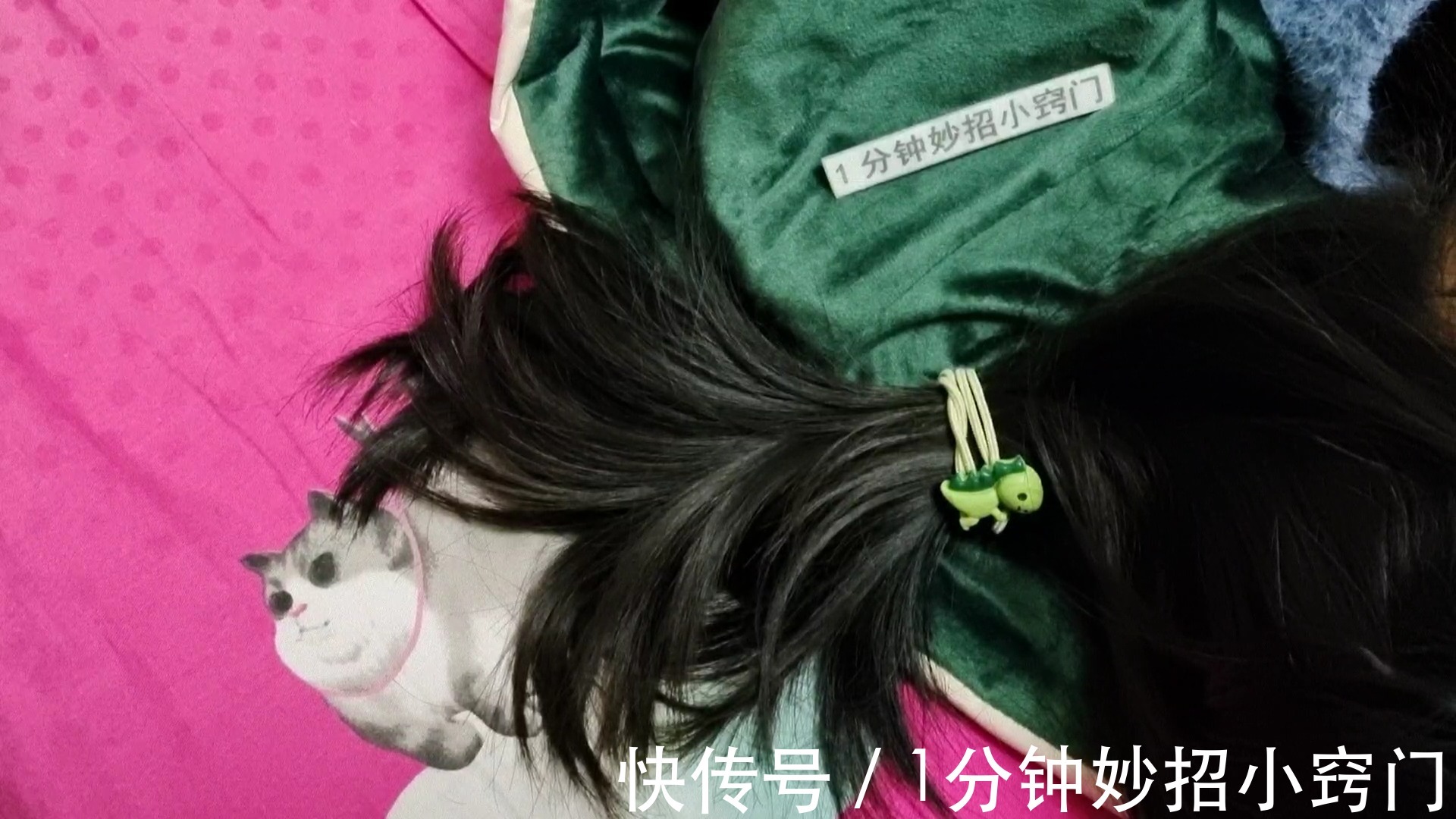 睡觉时，要在枕头下放个丝袜，好多人不知道怎么回事，看完涨知识