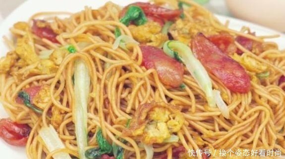 食用油|想吃炒面别再买，掌握3个小窍门，面条不碎不粘锅，分分钟就学会