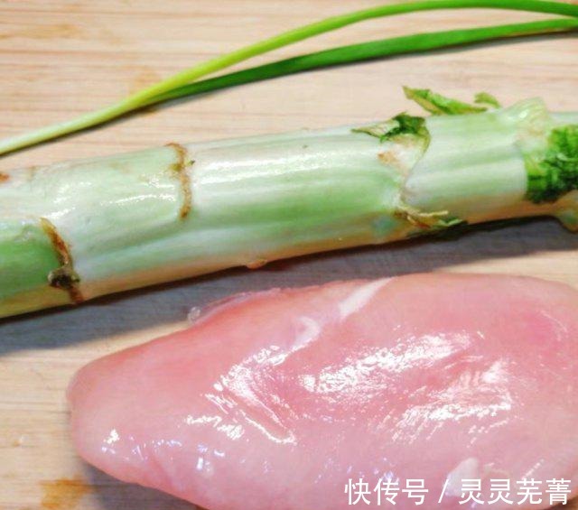 莴笋|脆爽嫩滑,减肥瘦身~莴笋拌鸡肉片!