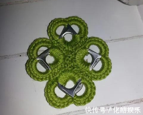 在易拉罐拉环上编织，钩成的包包耐看耐用！DIY变废为宝附教程
