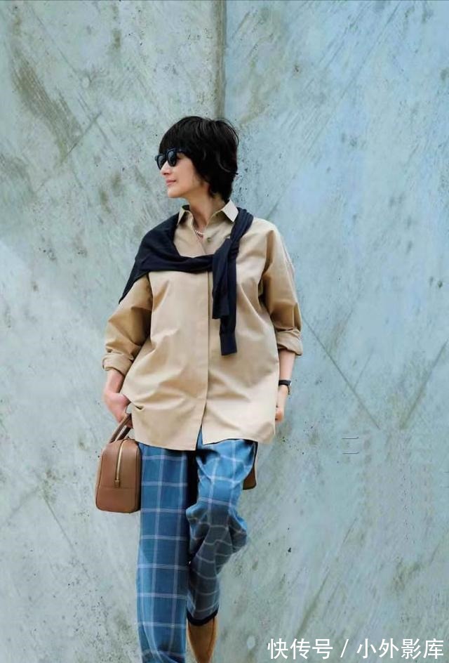 叠穿 必学!初秋针织衫的“个性叠穿”法,穿衣小白瞬间晋级时髦精!