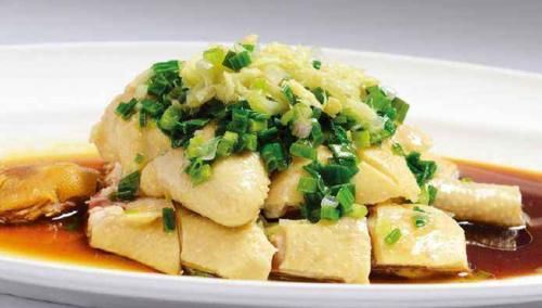 不放一滴水的蔥油雞，又鮮又嫩，比大廚做的還香，孩子搶著吃