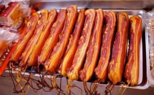 保存腊肉,直接冷冻是大错!学会这2招,腊肉香软好吃,放1年不坏