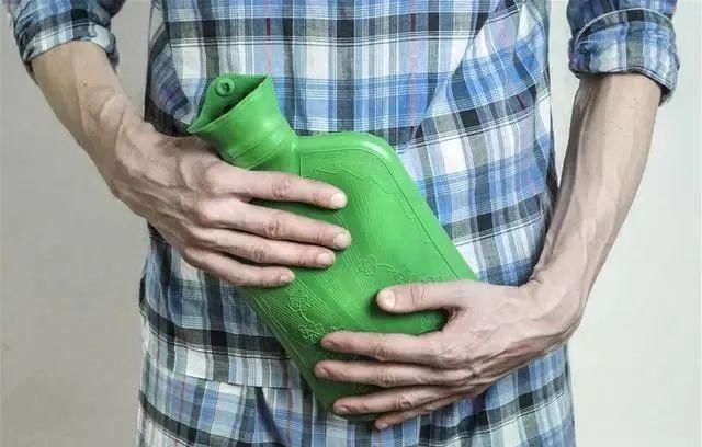 男性衰老时,晨起后一般会有5“怪像”,假如没有,恭喜还年轻