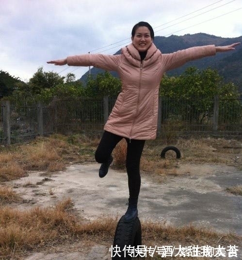 |幽默笑话:妹子失恋了,约同事小李一起喝酒