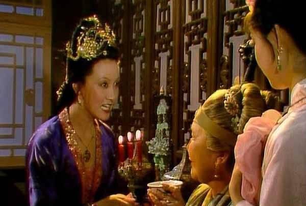  富豪|林黛玉为什么能二两月钱活成富豪，随手赏人不眨眼