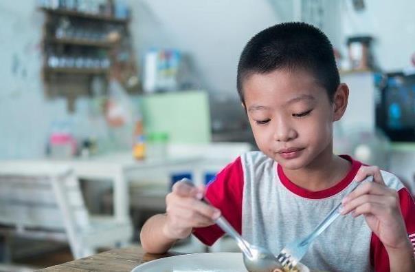 水煮鸡蛋|天天吃鸡蛋,你吃对了吗?鸡蛋的2种错误吃法,对身体危害极大
