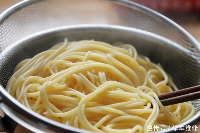 教你做正宗的番茄酱意大利面,掌握这几点,再不去西餐厅花冤枉钱