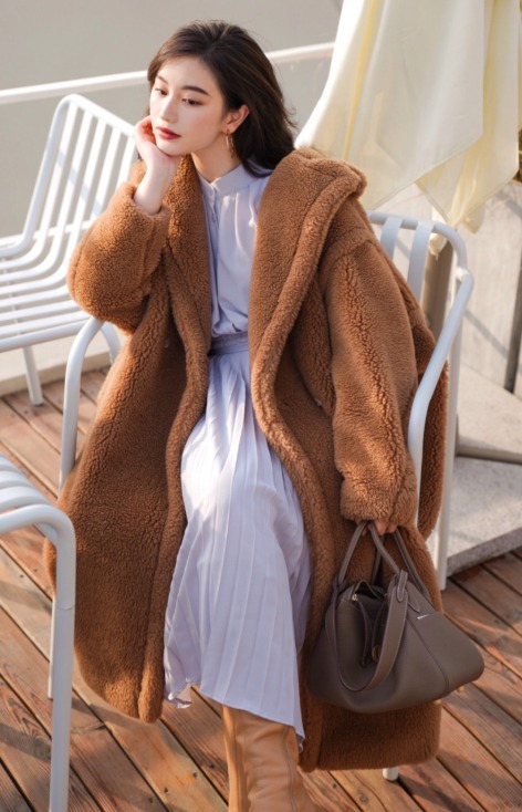 长筒靴|女神博主的穿搭指南,泰迪熊大衣+半身裙高级优雅,气场全开!