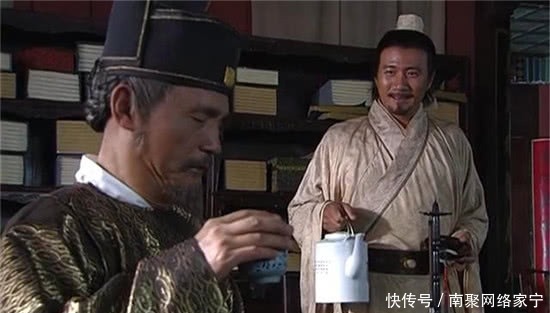 偷偷|朱元璋偷偷在大臣衣服上烫个洞，一年后洞还在，朱元璋：掌管户部