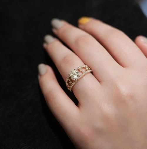 试戴了十只钻戒，分享一下选钻石的经验