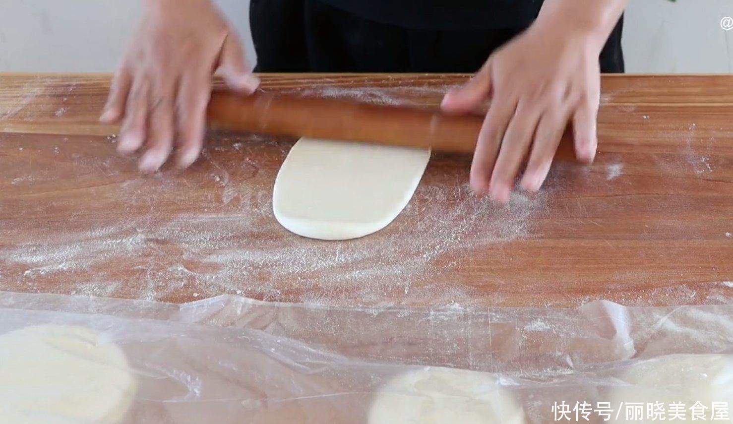 学会这个和面配方:做出家常饼,口袋饼,春饼,个个柔软好吃