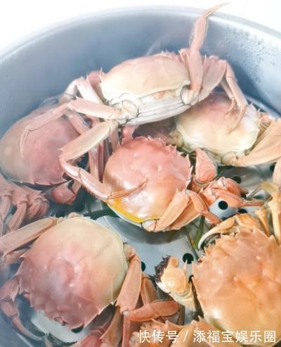 好吃|螃蟹要蒸几分钟：热水好还是冷水好：内行人教你一招，鲜嫩又好吃