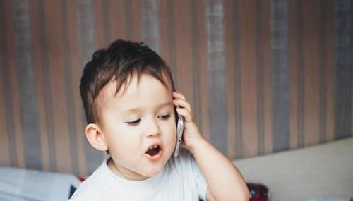 被骗|孩子多大是拥有手机的“最佳年龄”?并非15岁,多数宝妈被骗了