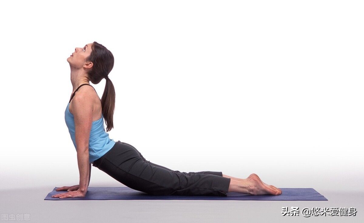 站立|睡前6个瑜伽拉伸动作,每天15分钟,放松肌肉提高睡眠质量