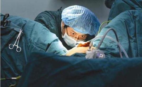 产科医生|为什么很多医院,让男医生给产妇接生院长透露3个原因很现实