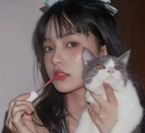 天生“带妆脸”的女生,80%有这3习惯,素颜都比朋友化妆好看