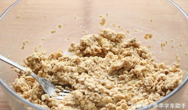 甜点|喝不完的牛奶别浪费,搭配燕麦做出一款特色甜点,营养更高档!