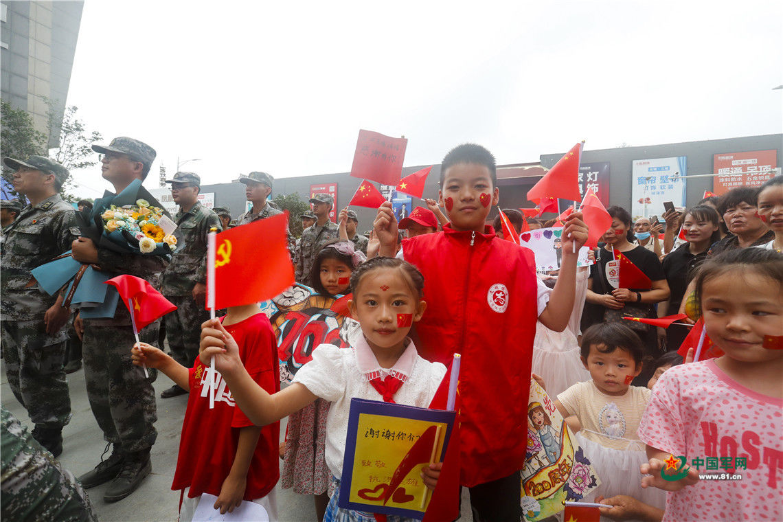 郑州联勤保障中心|“你们辛苦了！我们来送送你们……”郑州街头又见超暖心送别