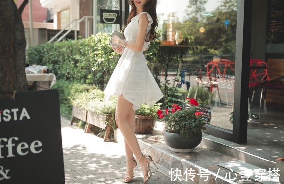 蕾丝|女神孙允珠高清时尚搭配:怀旧风百合蕾丝绣花百叶衣裙