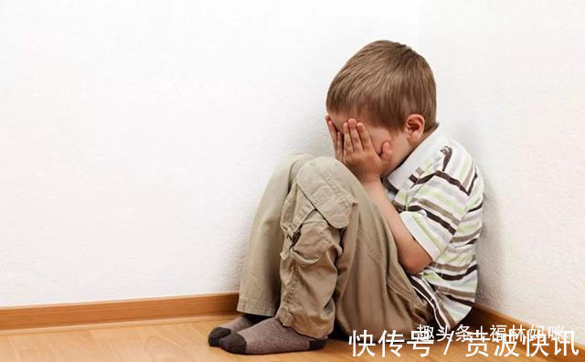 自卑|孩子的这5个细节,说明他内心很“自卑”,父母尽早引导很重要