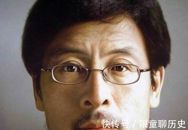 草图!冷军的写实画像,草稿卖出天价,放大后才会发现其中的秘密!