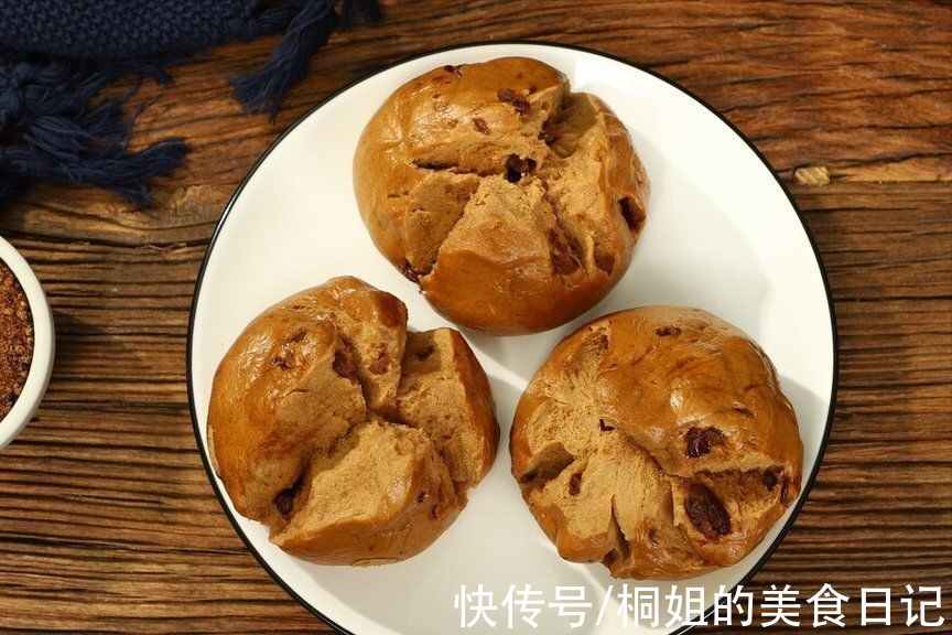 做红糖开花馒头,记住2个要点,保证个个开花,暄软蓬松又香甜