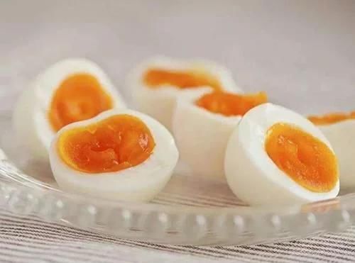 吃鸡蛋|天早上吃一个煮鸡蛋,身体倍儿棒,但切记“四不”