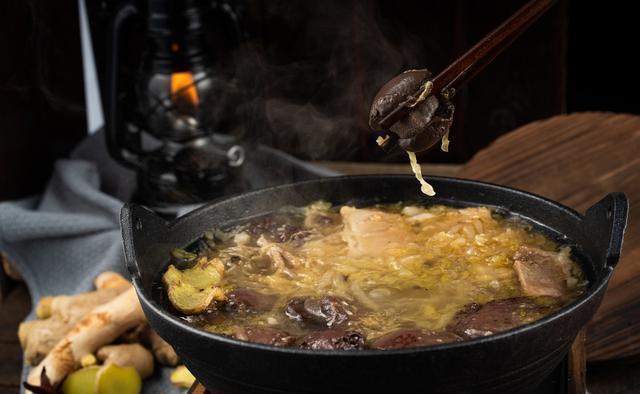 东北菜|第一次去东北吃饭,点了3个菜,一屋东北人全瞅我,上桌后我懵了