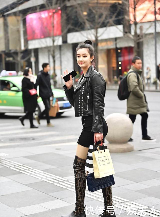 气质|街拍小姐姐颜值很高,身穿仙女裙气质非凡