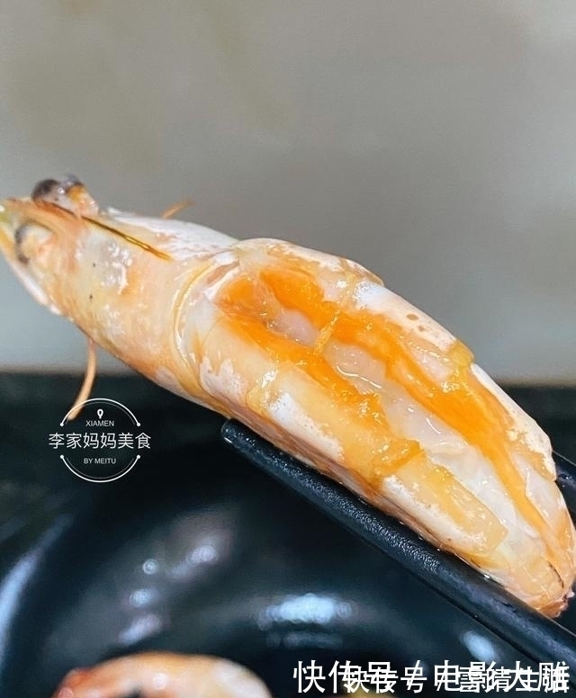 粗茶淡饭|中秋家宴，分享一道大虾简单的做法，不加水不加盐，鲜香美味