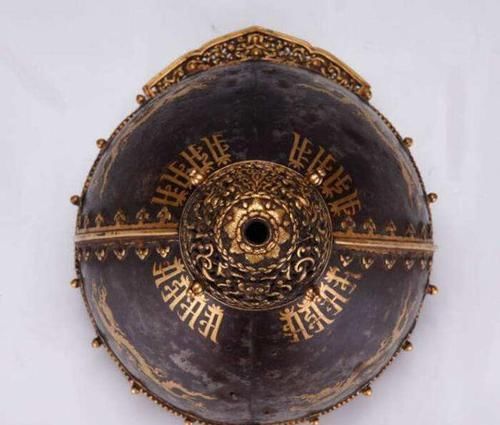 朱棣|收藏家国外寻宝,买回来一件头盔,研究后发现和朱棣有关