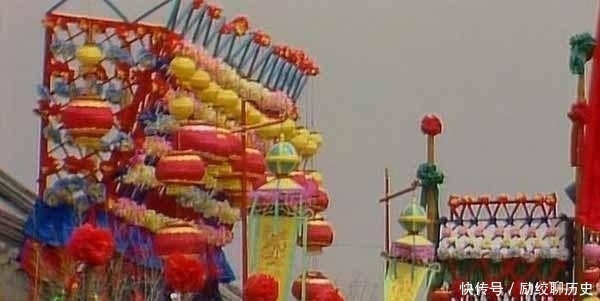 贾府|元春省亲,阖府欢庆,但却耗资无数,到底是好事还是坏事?