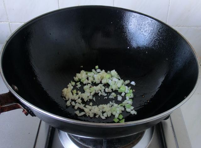 地三鲜，用长茄子还是用圆茄子区别很大，这样做不油腻，超下饭