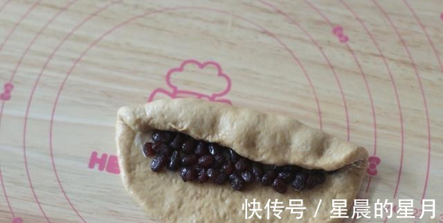 想吃豆沙小餐包不用买,在家就能做,松软可口,学会再也不用买了!