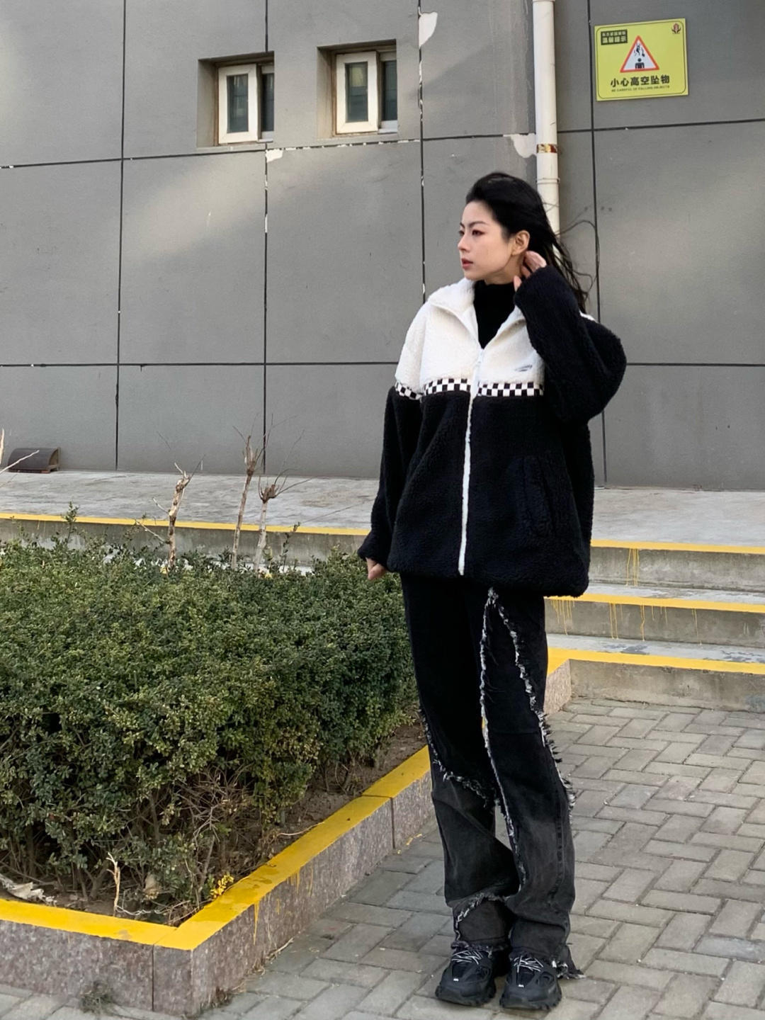 牛仔裤 冬天牛仔裤这样穿才叫洋气,这些搭配简约日常又时髦,谁穿谁美