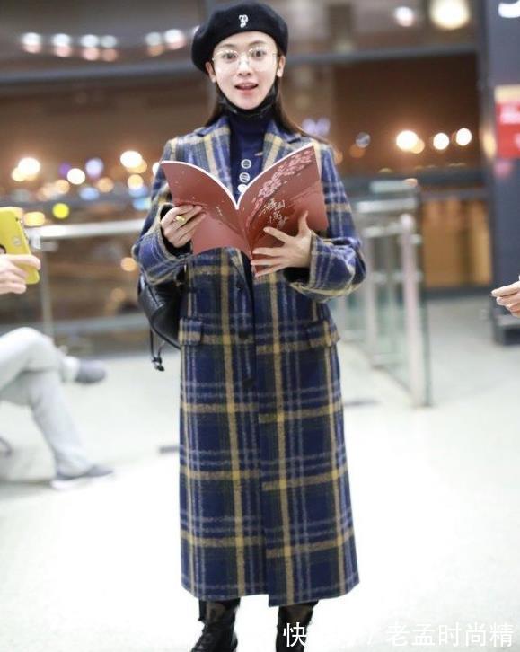 时尚|又到了穿大衣季节!要穿出精致复古就搭配贝雷帽