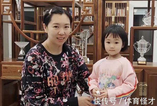 大满贯|国乒李晓霞晒动态!女儿单眼皮小圆脸像妈妈,直言:要拿奥运冠军