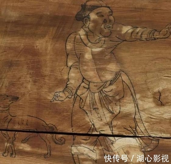 发现|皇上暗中将宰相的衣服上烧个洞,一年后发现洞还在,下令:打开国库