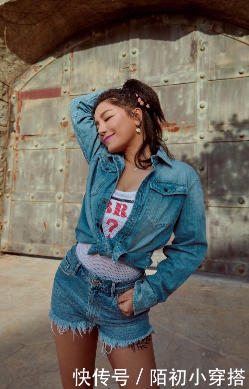 微胖|32岁江映蓉还想红?嘻哈风秀凹凸身姿,微胖的女生也好美